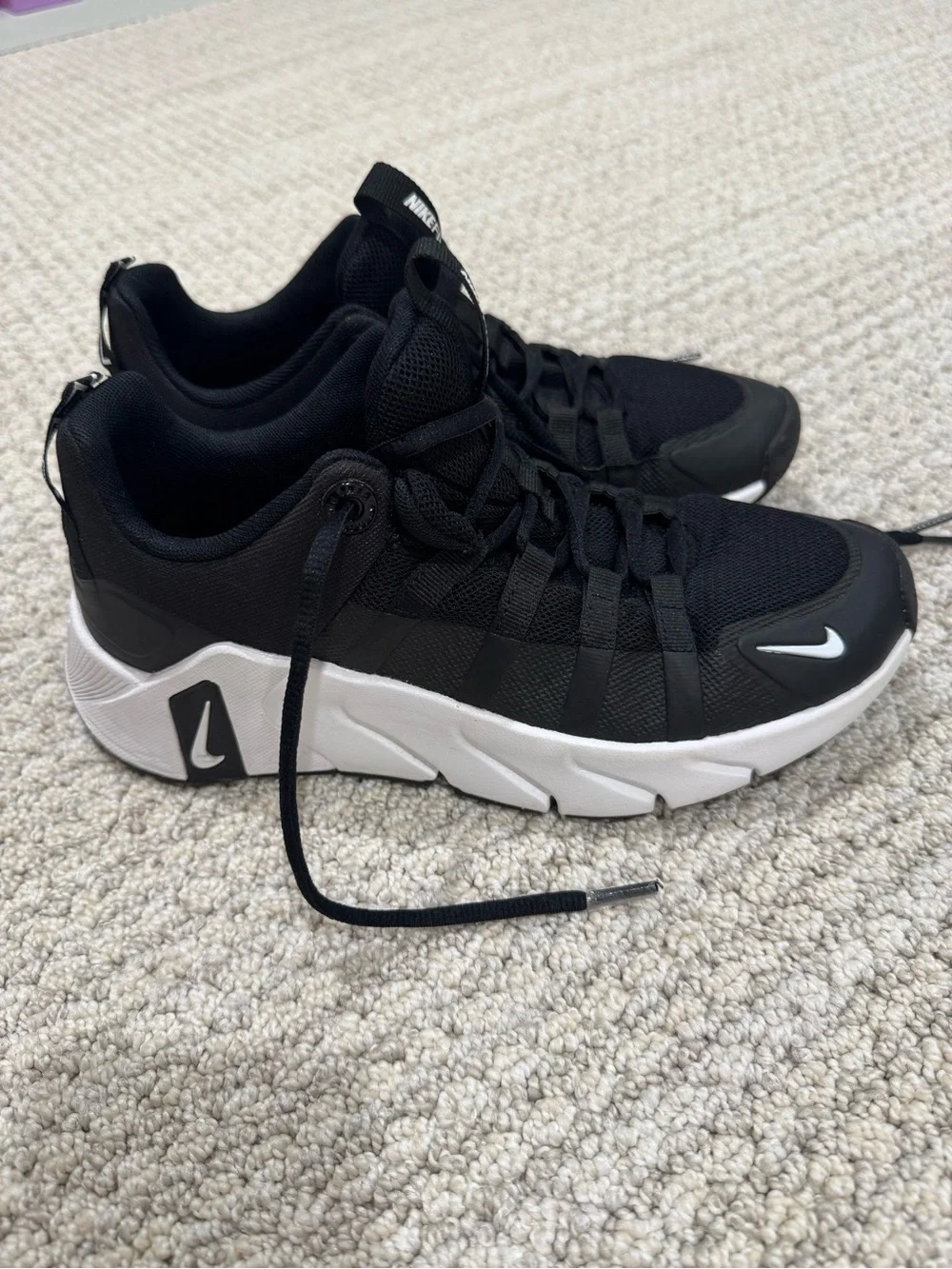 Women’s Nike Metcon. Black and White Lace-Up Sneakers. Size 8